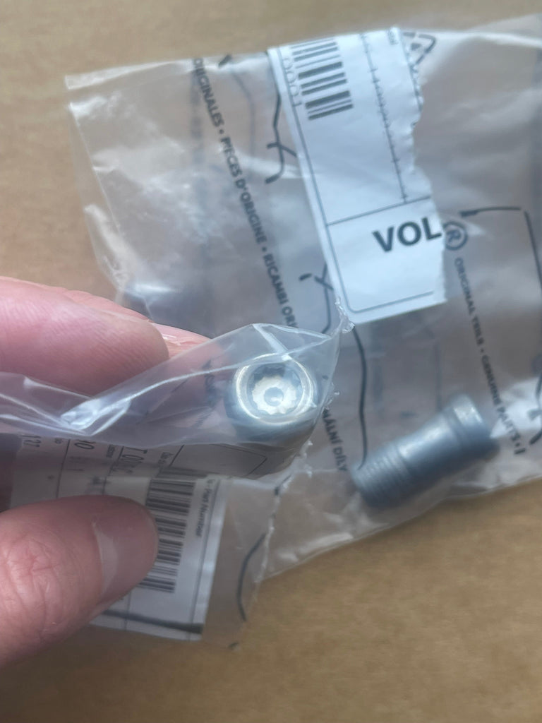 WHT000285C WHT 000 285 C Banjo bolt for HPFP Line Genuine VW part For VW Golf MK5 GTI Audi A3 2.0T FSI TSFI