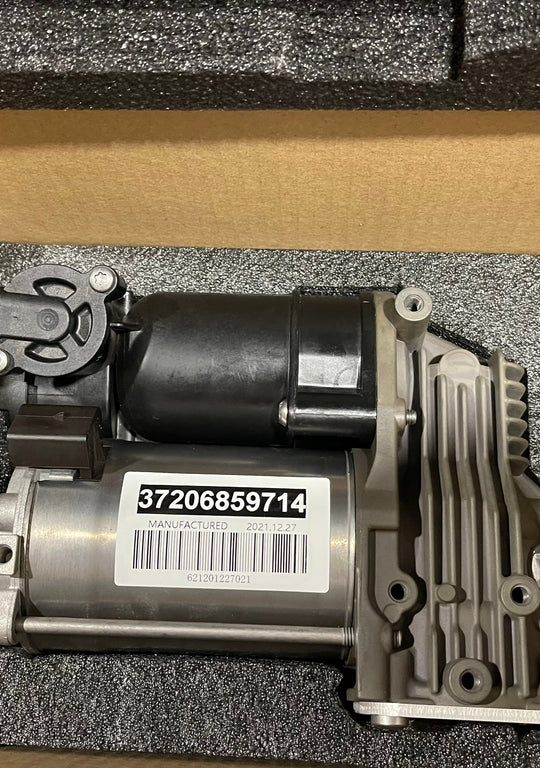 Air Compressor Pump bmw x5 

Air Compressor Pump For X5 E70 X6 E71 E72 37206859714 37206799419 37106793778 Air Suspension

Please let us know you purchasing for E61, relay for 5 Series and compressor air filter will be included.